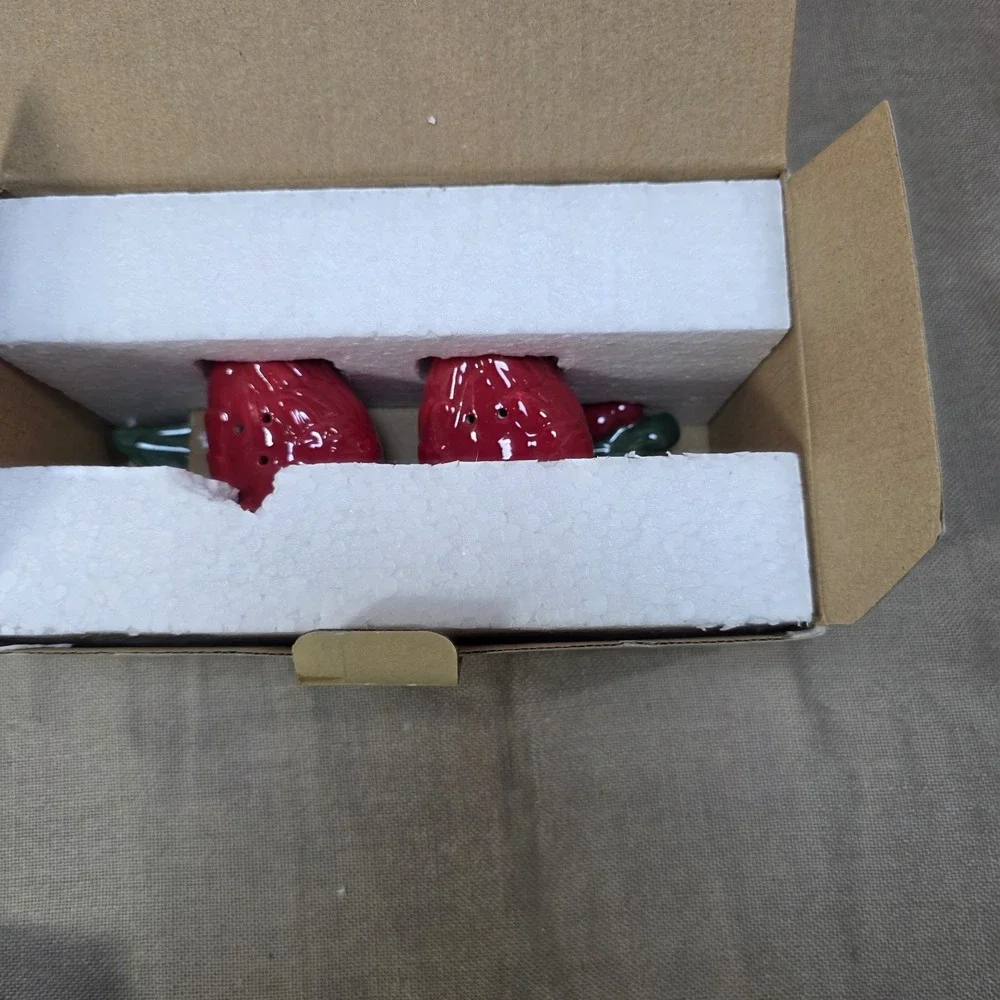 Cracker Barrel Christmas Cardinal Salt & Pepper Shakers Holly Tray Set New W Box